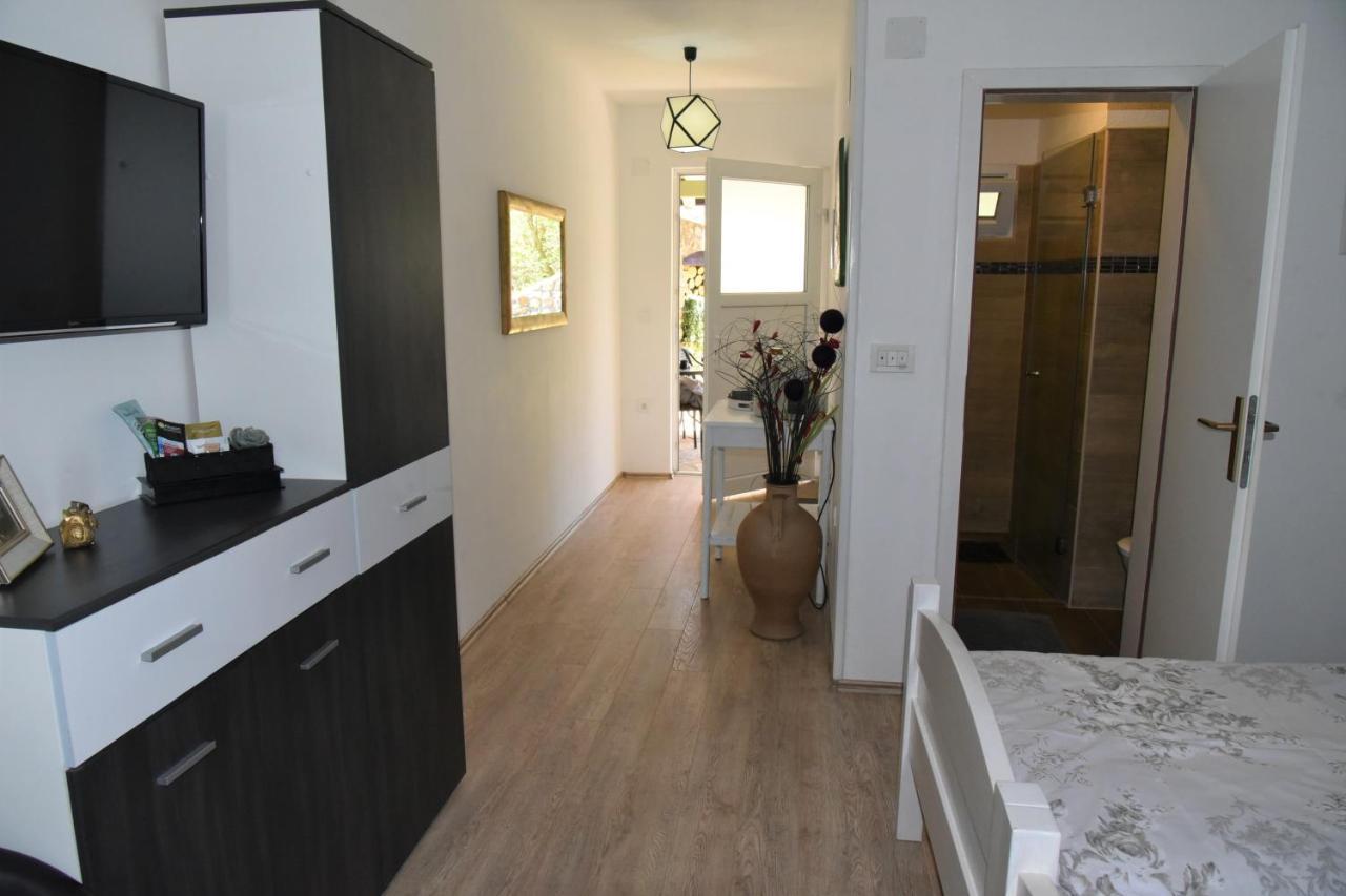 Rooms Bobic Licko Petrovo Selo Dış mekan fotoğraf