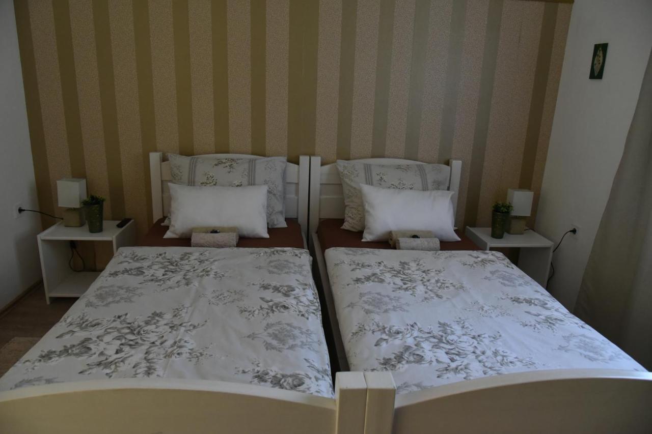 Rooms Bobic Licko Petrovo Selo Dış mekan fotoğraf