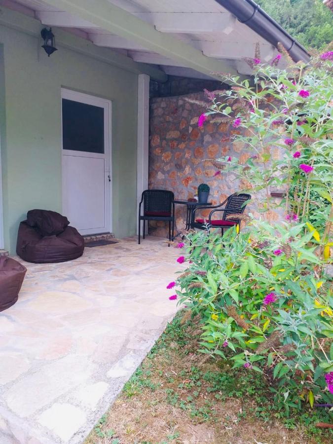Rooms Bobic Licko Petrovo Selo Dış mekan fotoğraf